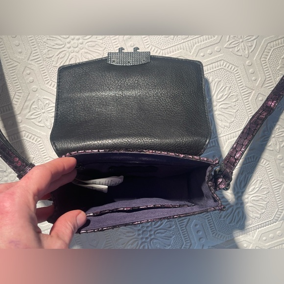 Emily and Noah Metallic Purple adjustable cross-body Purse - Picture 12 of 16